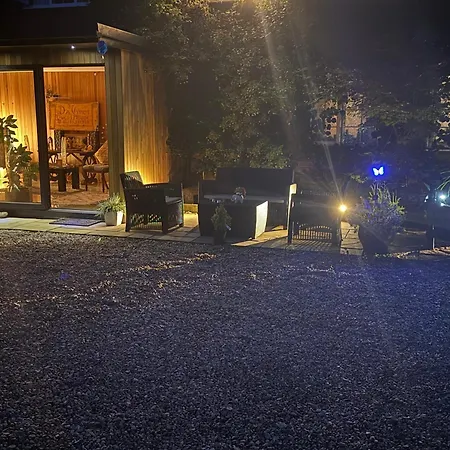 Da Vinci Guest House Gatwick Guest Parking, A Real Gem-2